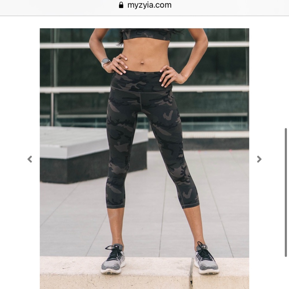 ZYIA Forest Camo Luxe Hi-Rise Capri 20" size 6-8